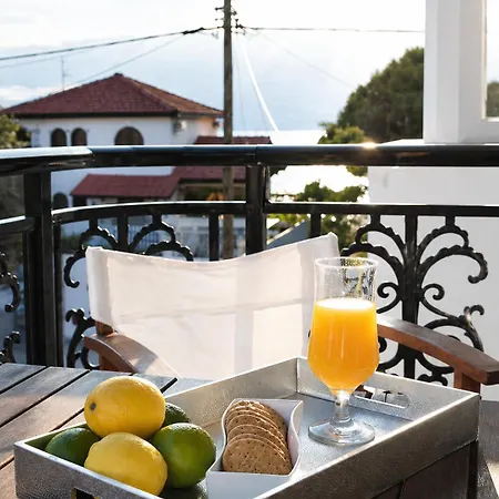 Chrissi-renovated 2026, Just 20m From The