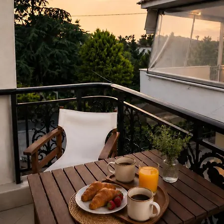 Chrissi-renovated 2026, Just 20m From The