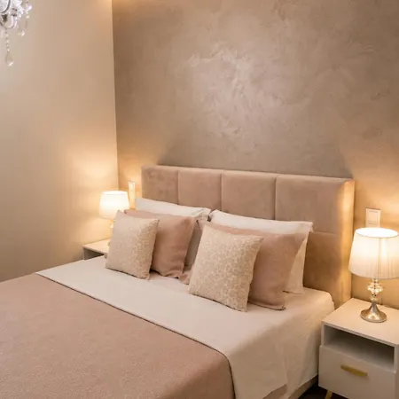 Chrissi-renovated 2026, Just 20m From The *