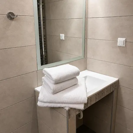 Chrissi-renovated 2026, Just 20m From The